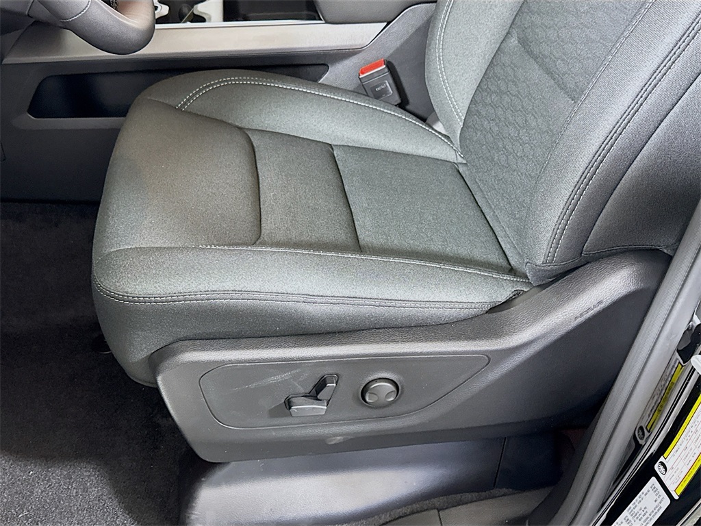 Vehicle image 18 of 30
