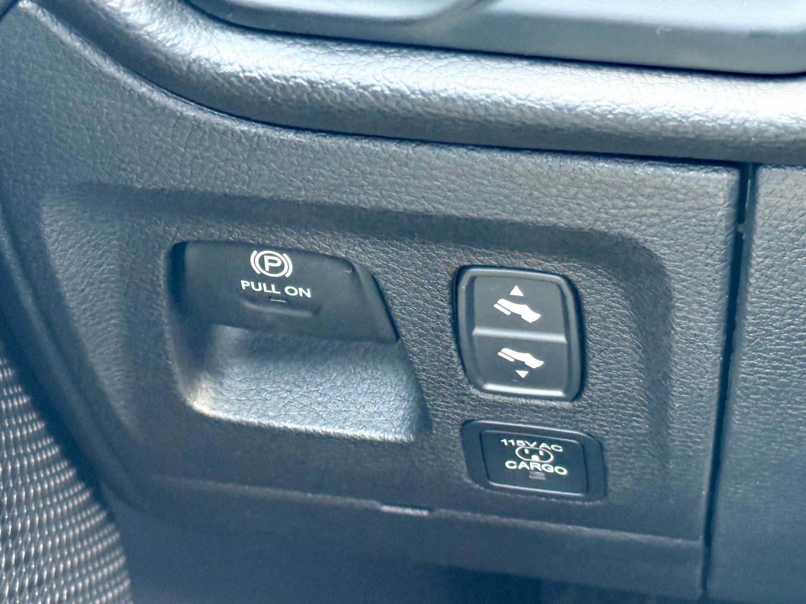 Vehicle image 33 of 40
