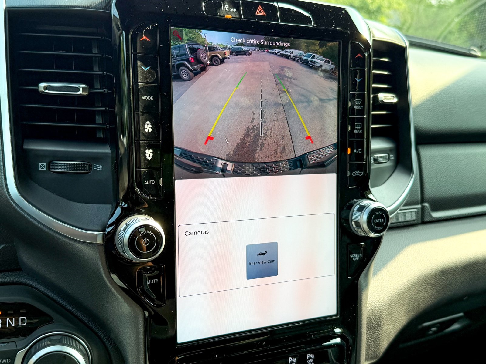Vehicle image 19 of 40