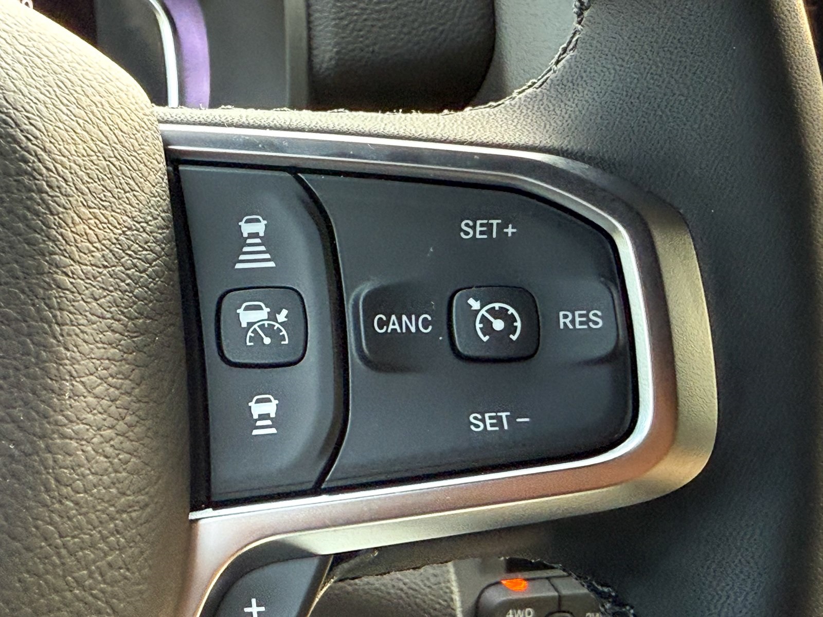 Vehicle image 27 of 40