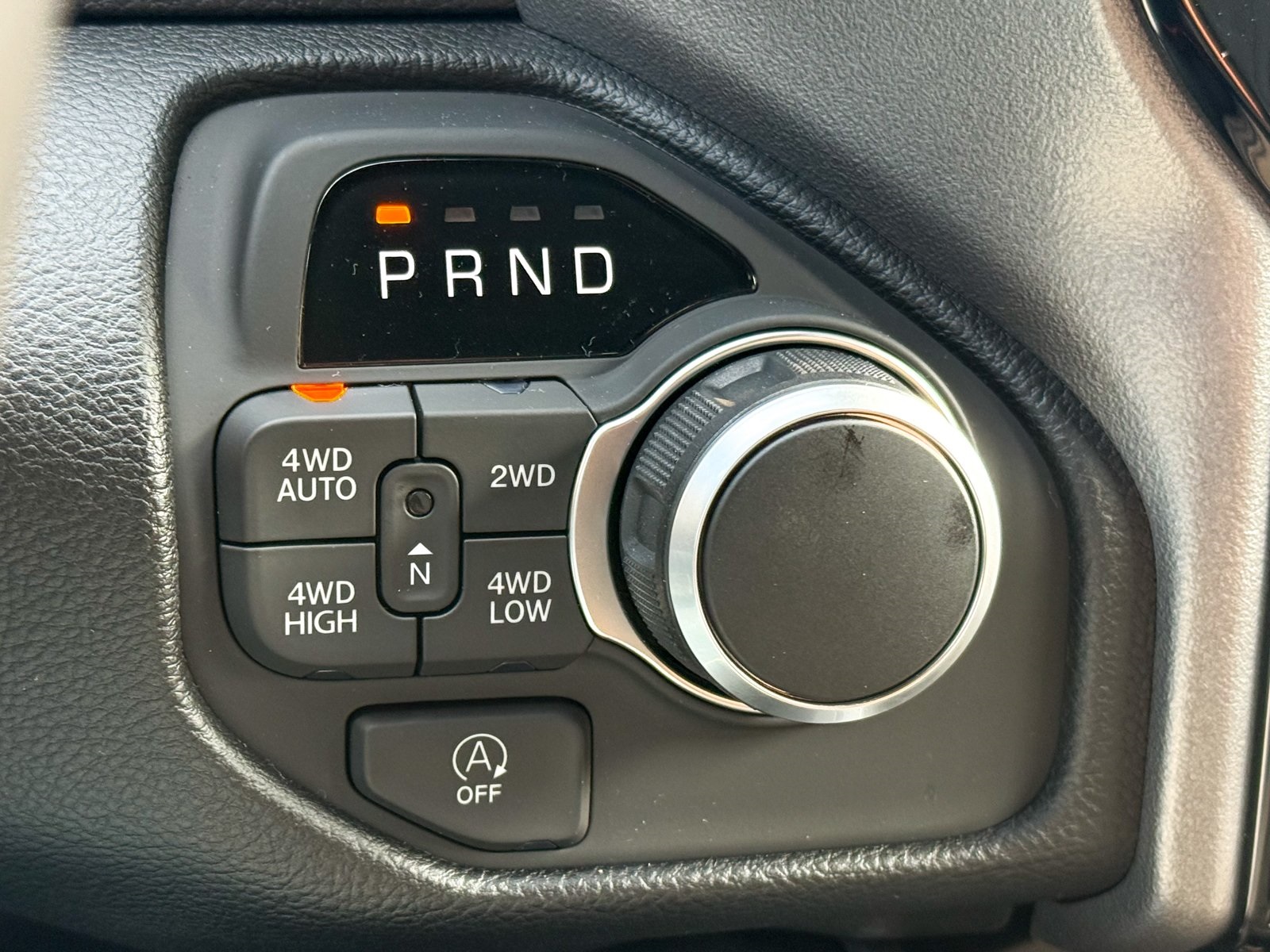 Vehicle image 25 of 40