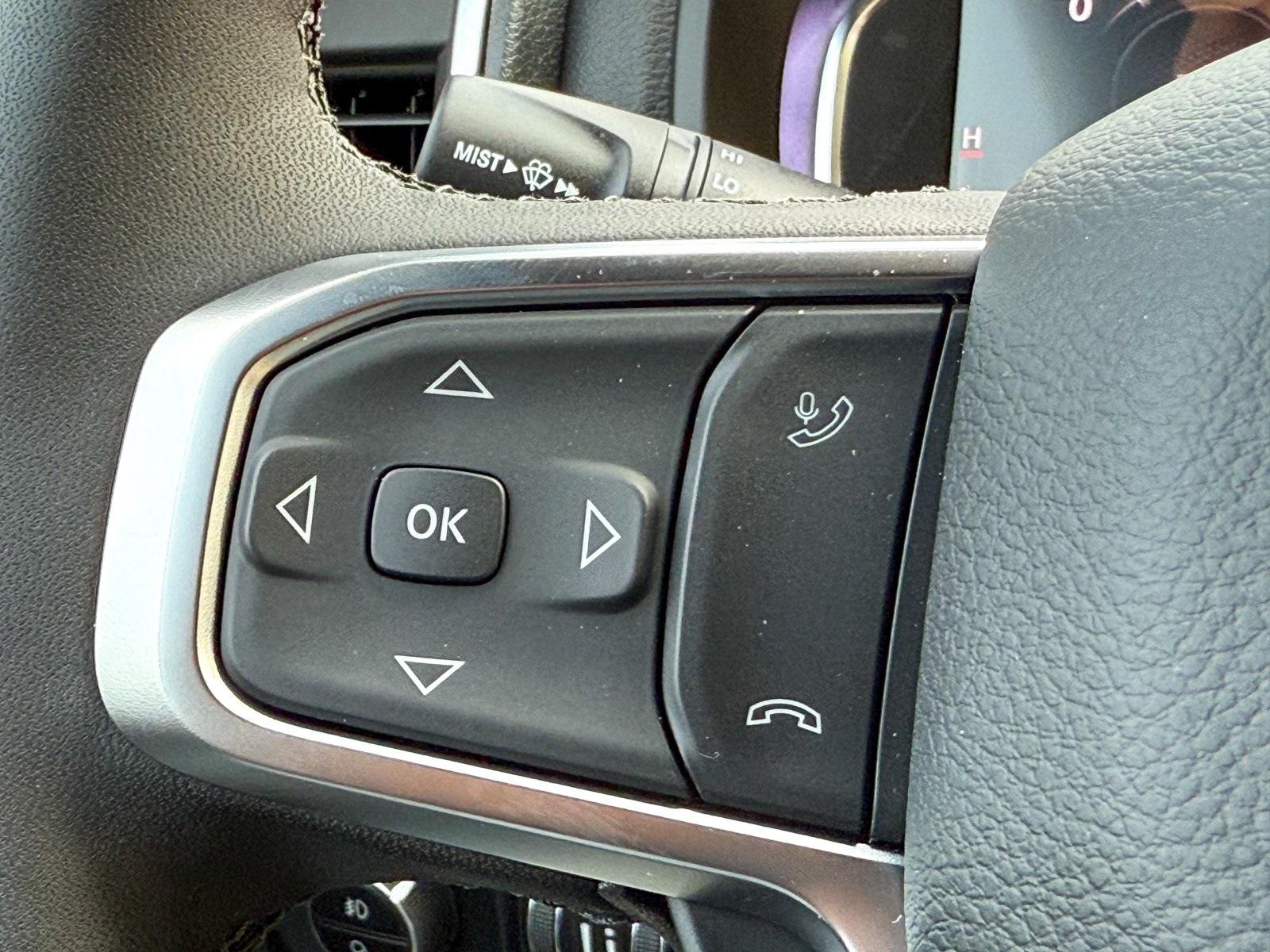 Vehicle image 30 of 40