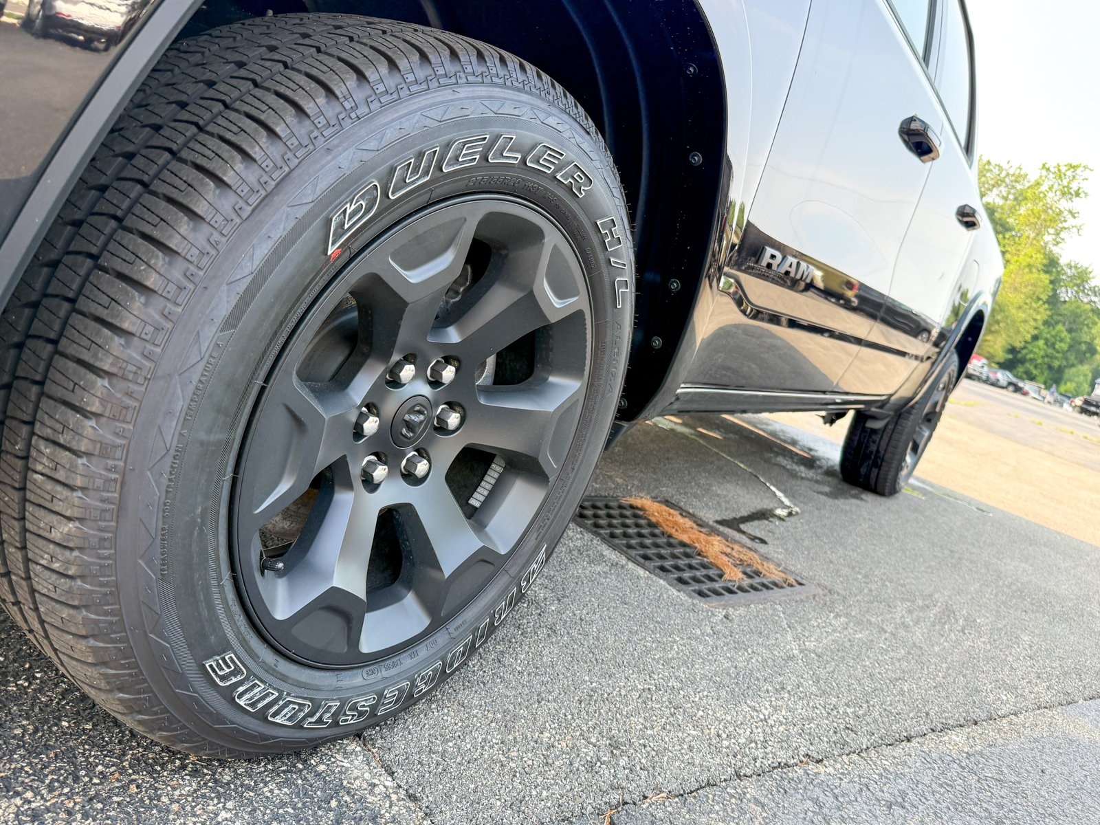 Vehicle image 14 of 40