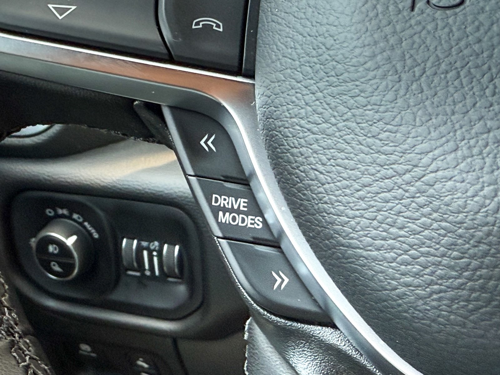 Vehicle image 29 of 40
