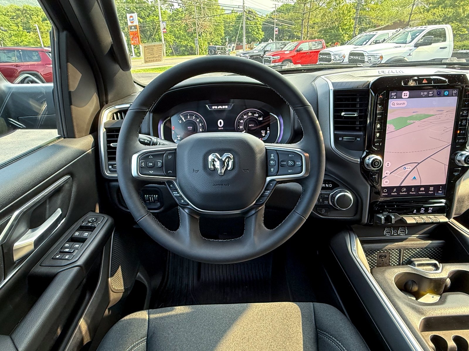 Vehicle image 36 of 40