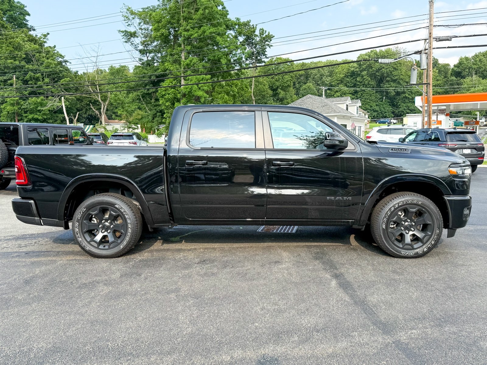 Vehicle image 4 of 40