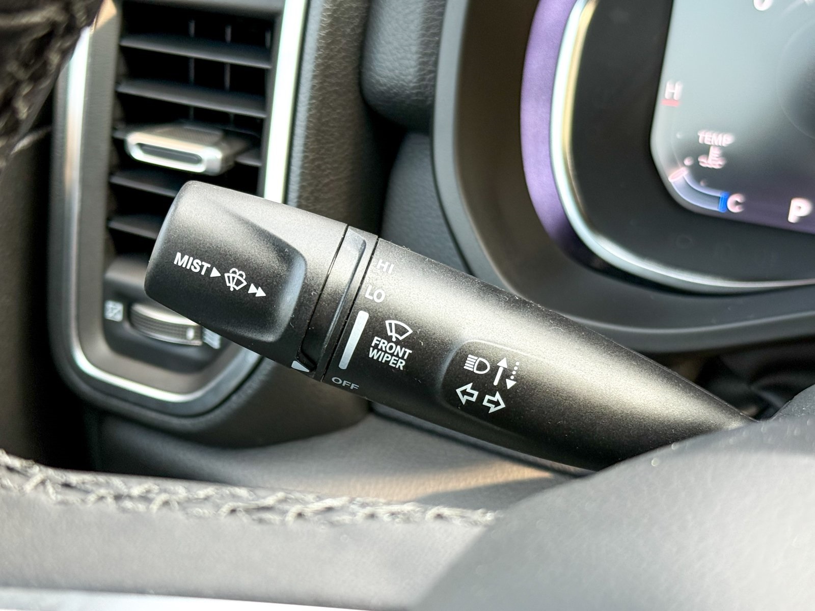 Vehicle image 31 of 40