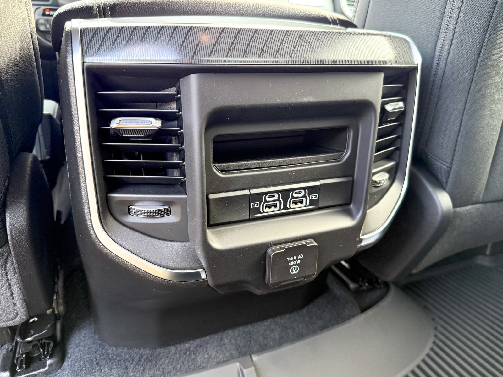 Vehicle image 37 of 40