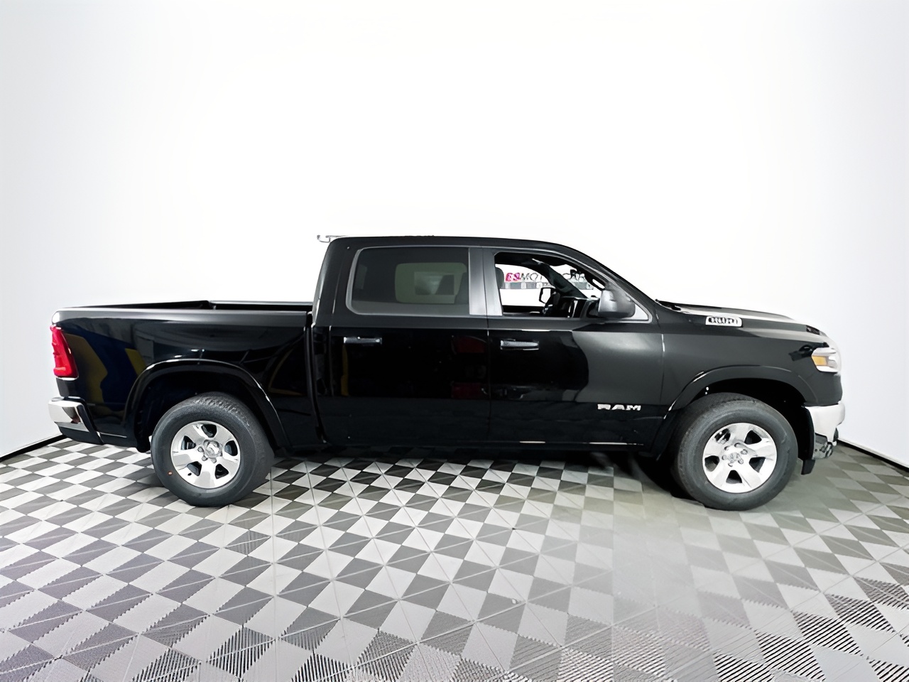 Vehicle image 32 of 36