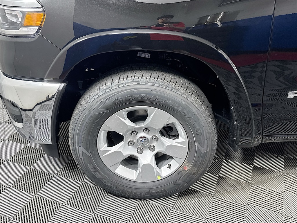 Vehicle image 27 of 36