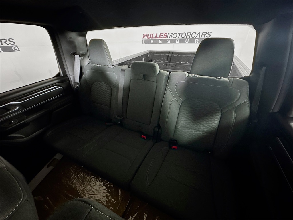 Vehicle image 21 of 36
