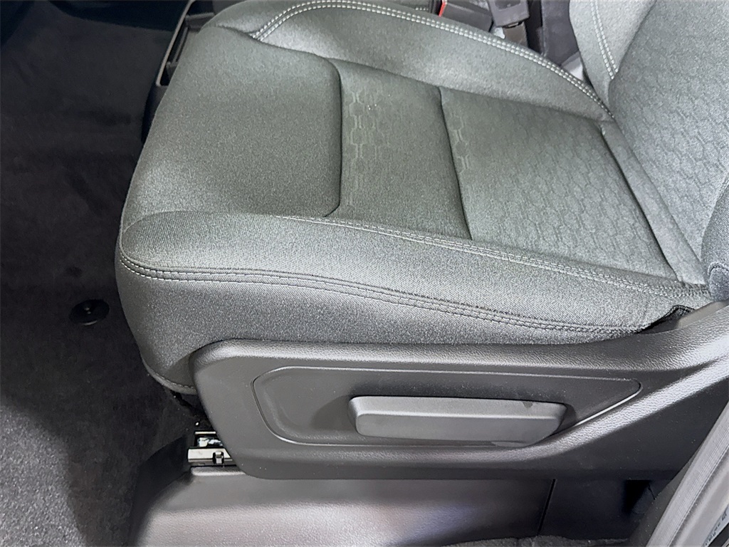 Vehicle image 17 of 36