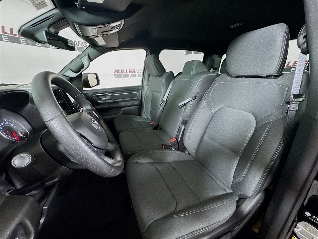 Vehicle image 18 of 36