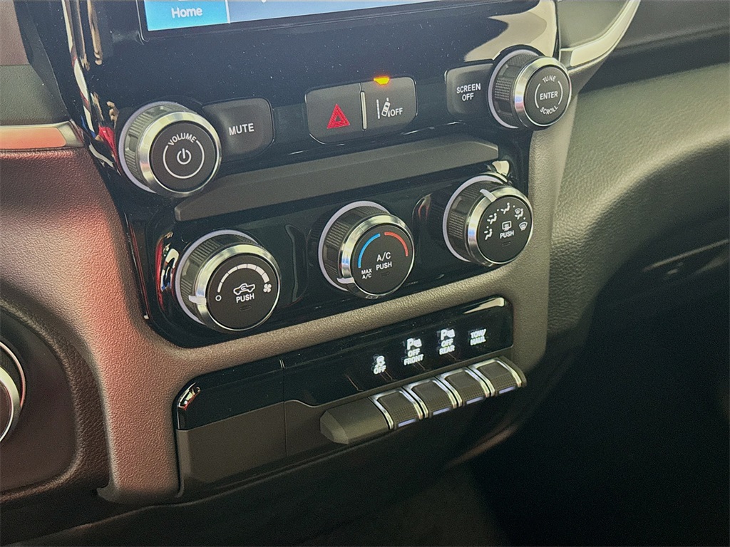 Vehicle image 14 of 36