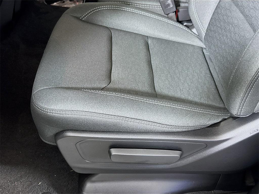 Vehicle image 17 of 36