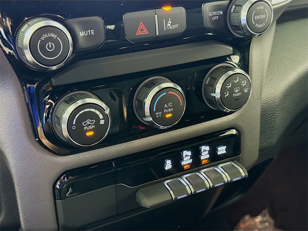 Vehicle image 14 of 36