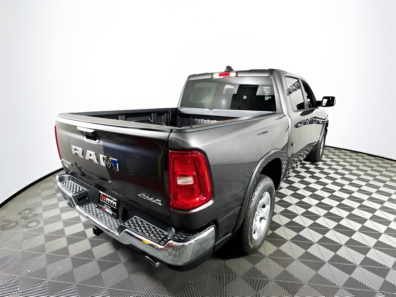 Vehicle image 33 of 36