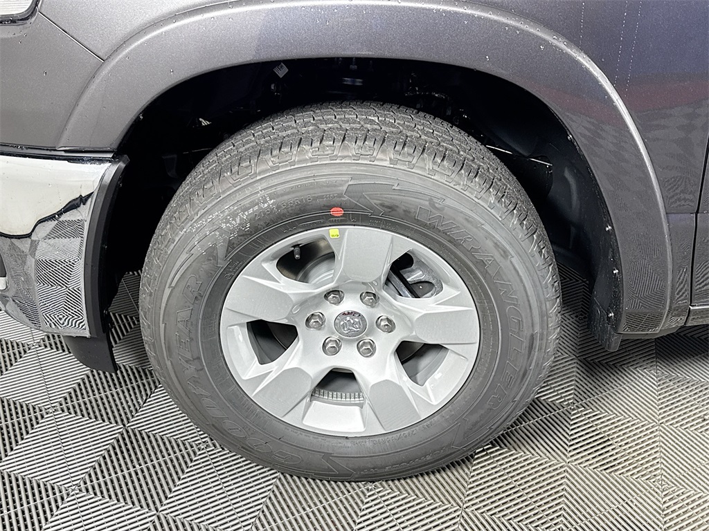 Vehicle image 27 of 36