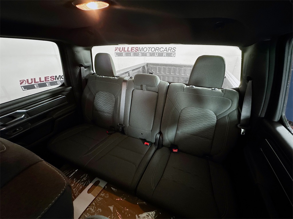 Vehicle image 21 of 36