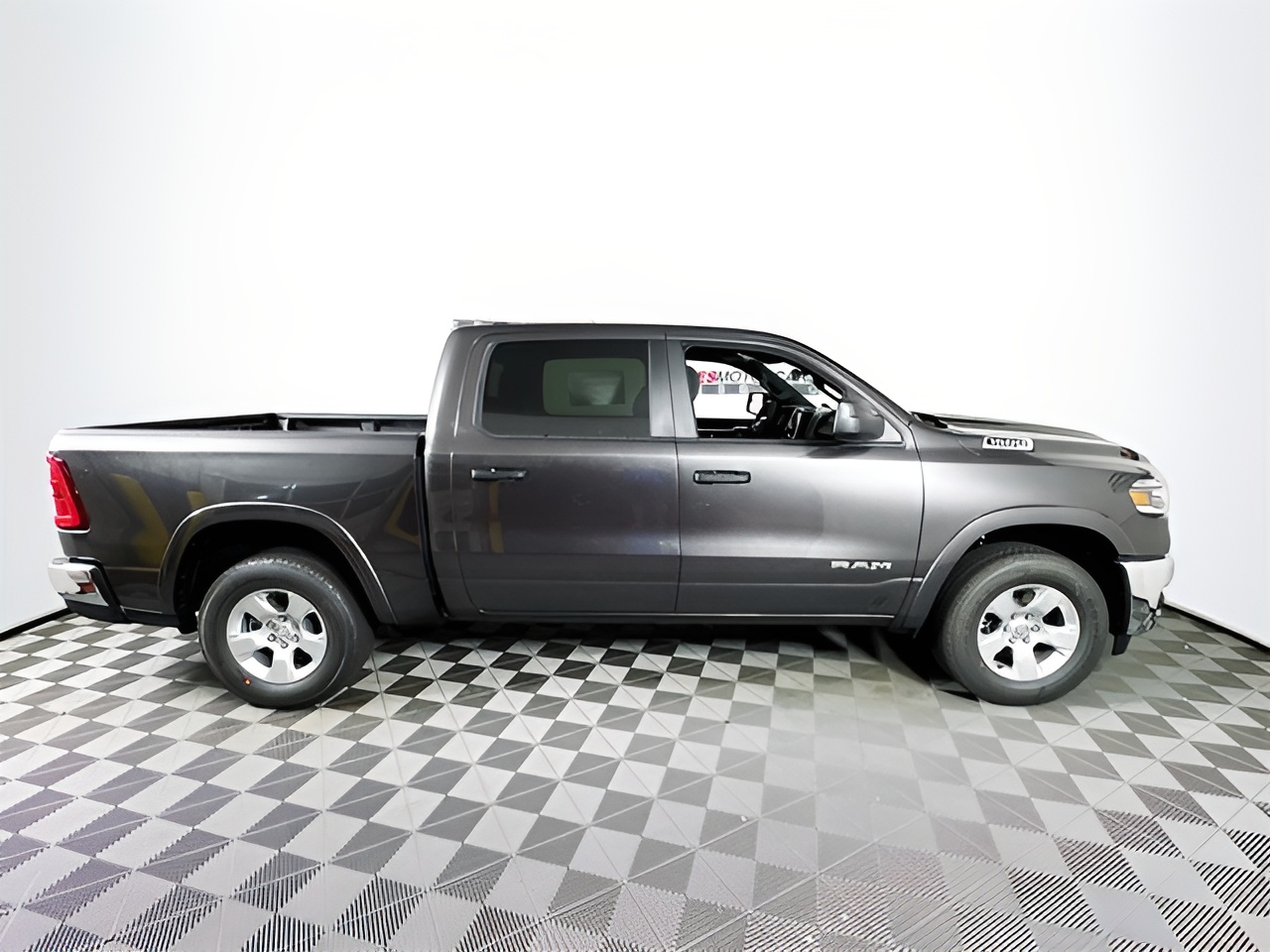 Vehicle image 32 of 36