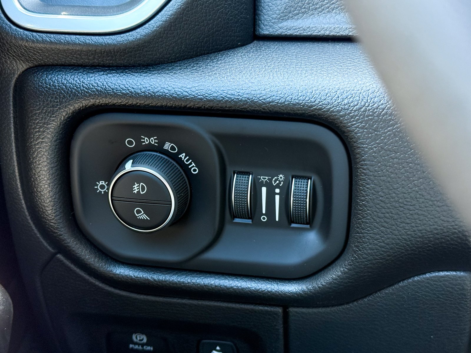 Vehicle image 25 of 41