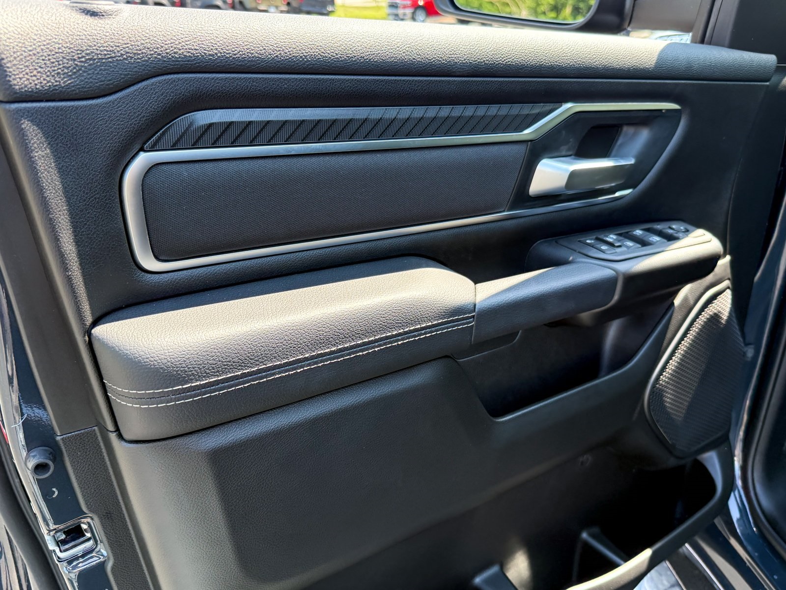 Vehicle image 21 of 41