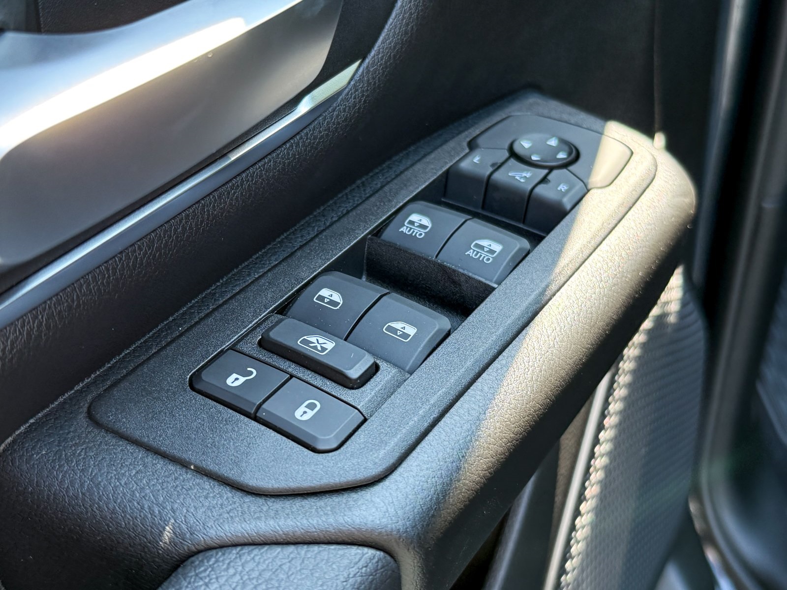 Vehicle image 34 of 41