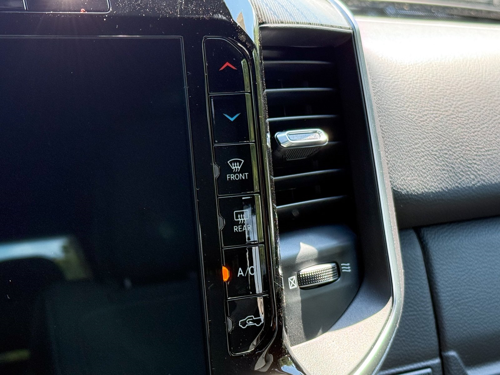 Vehicle image 35 of 41