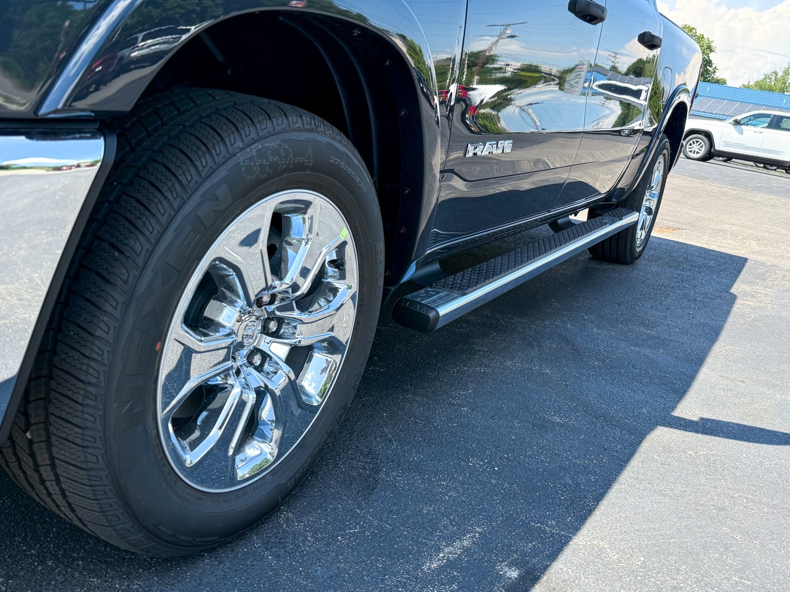 Vehicle image 10 of 41
