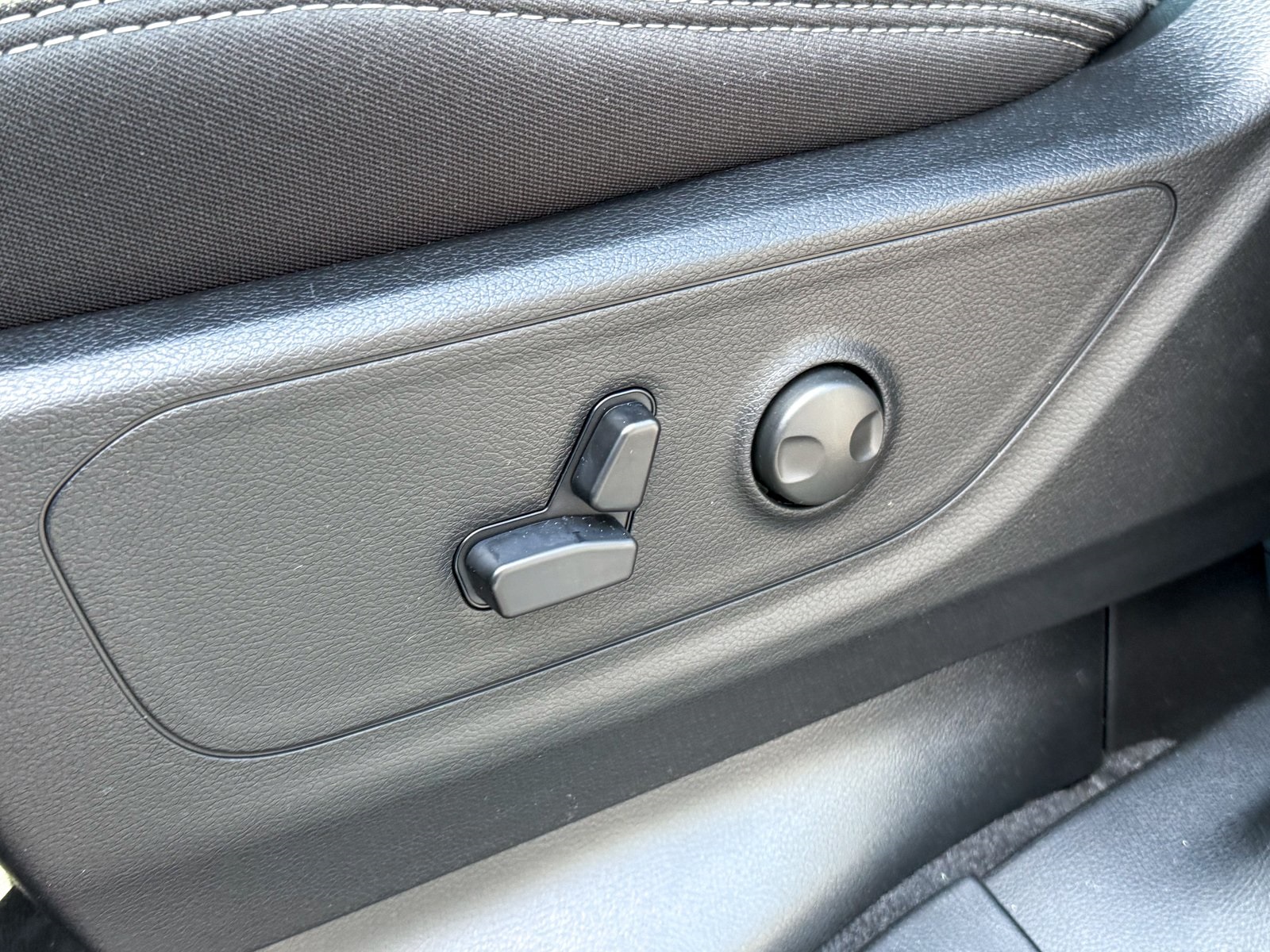 Vehicle image 22 of 41