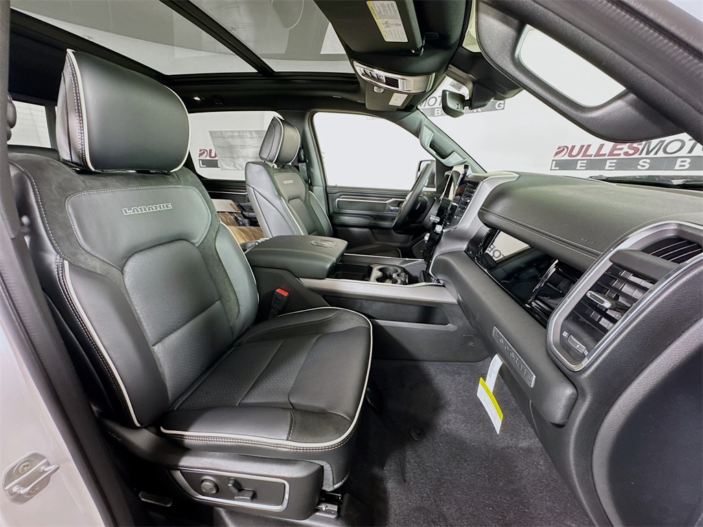 Vehicle image 15 of 33