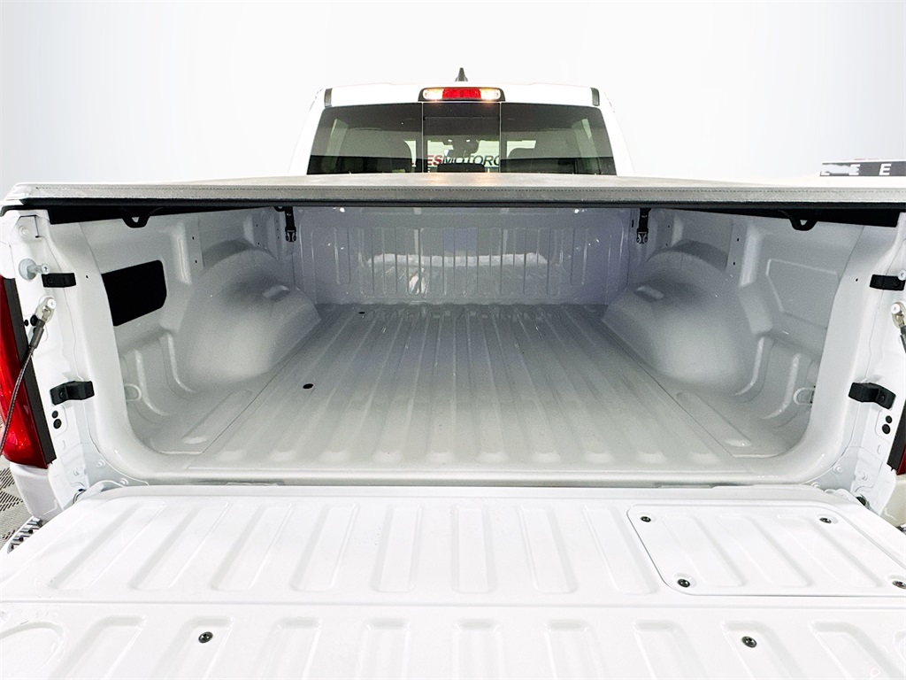 Vehicle image 11 of 33