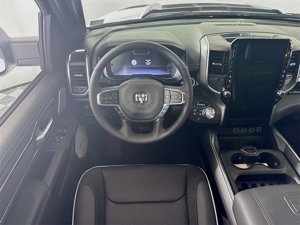 Vehicle image 16 of 33