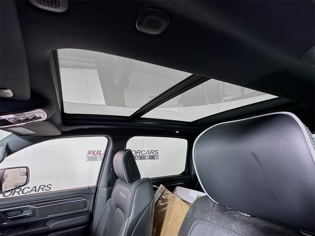 Vehicle image 20 of 33