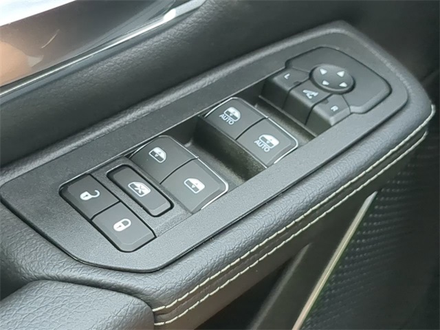 Vehicle image 25 of 31