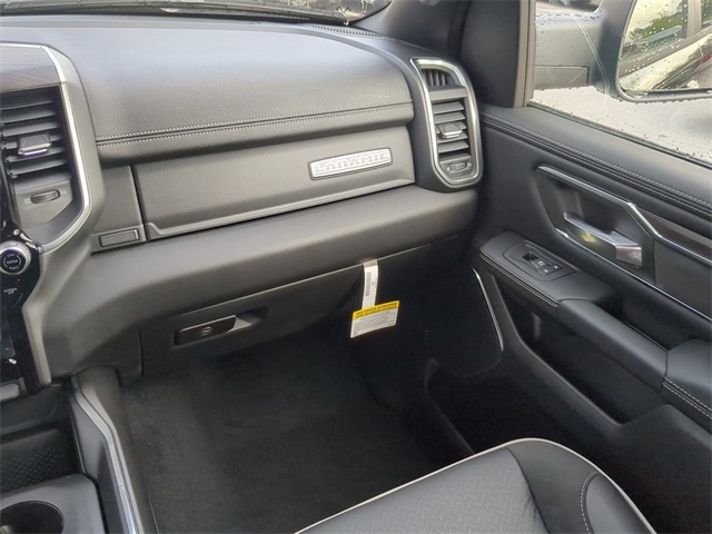 Vehicle image 17 of 31
