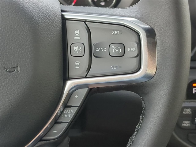 Vehicle image 27 of 31