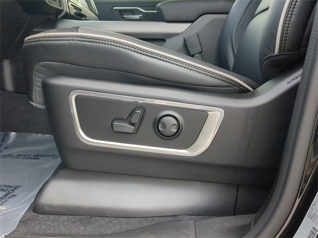 Vehicle image 20 of 31