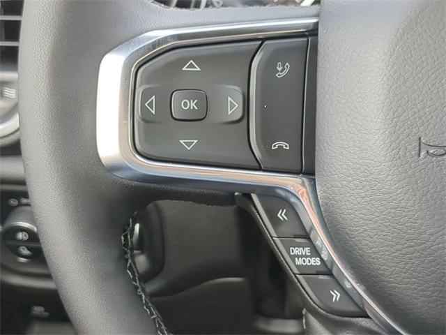 Vehicle image 26 of 31