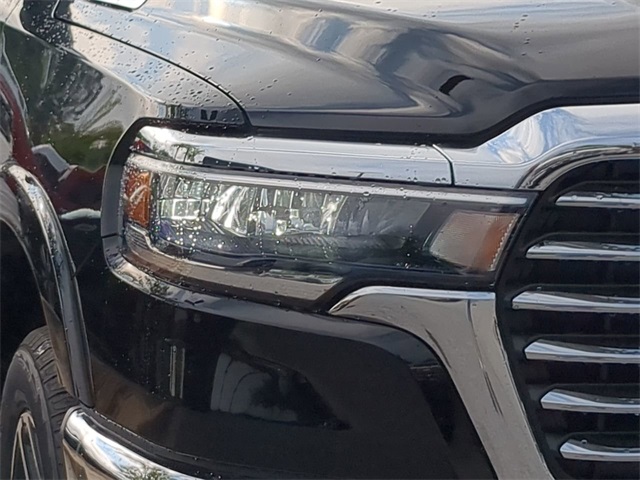 Vehicle image 10 of 31