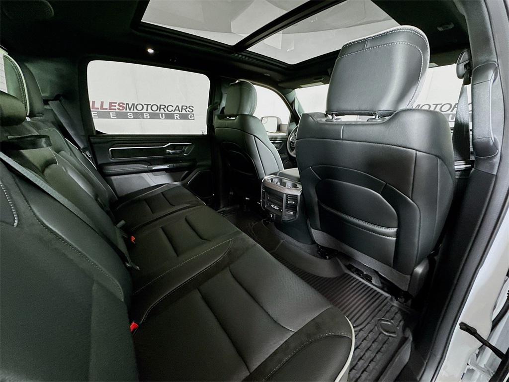 Vehicle image 12 of 31