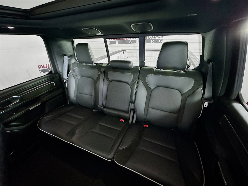 Vehicle image 15 of 31