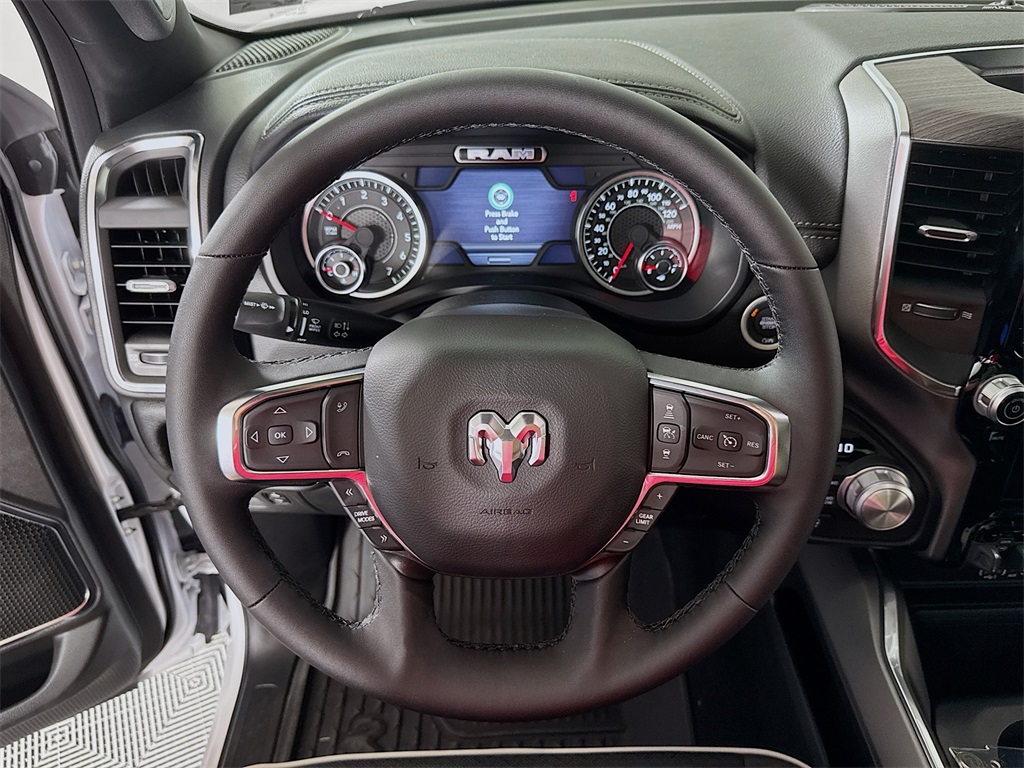 Vehicle image 26 of 31