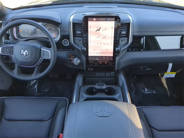 Vehicle image 14 of 32