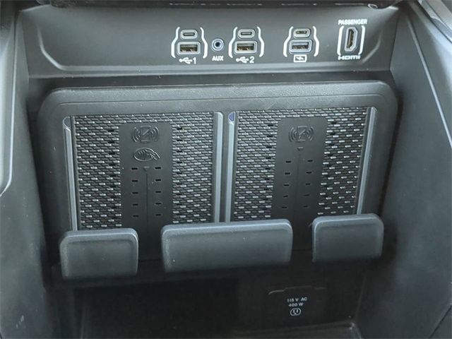 Vehicle image 24 of 32