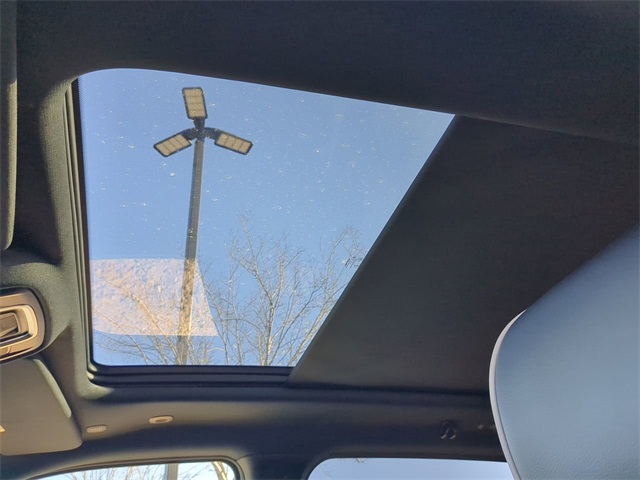 Vehicle image 20 of 32