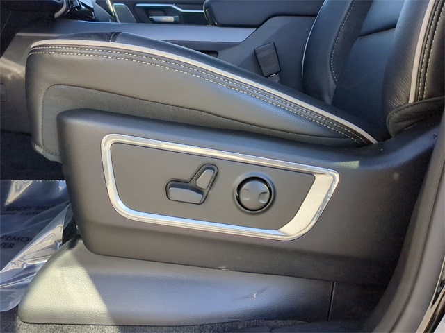 Vehicle image 19 of 32