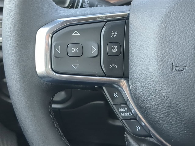 Vehicle image 27 of 32