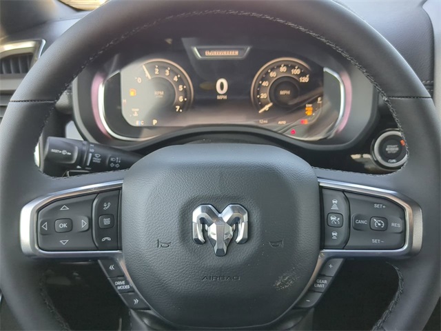 Vehicle image 29 of 32