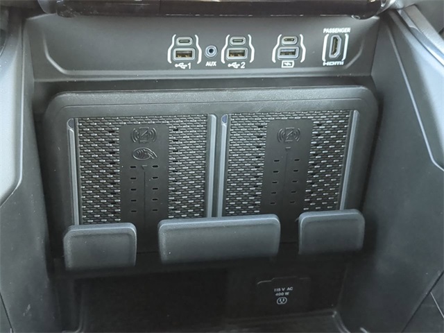 Vehicle image 22 of 32